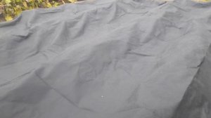 Как укрыть грядку с уже посаженой клубникой чёрным укрывным материалом...