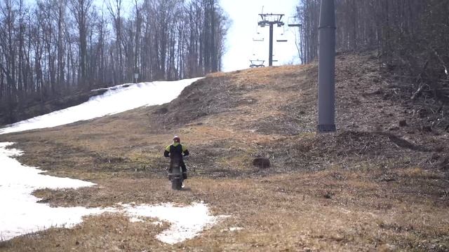 Снегоход едет по грязи, шок контент ! Смотреть до конца! смотреть онлайн