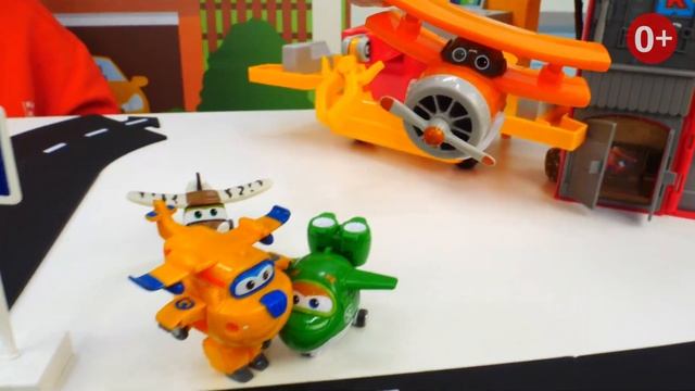 Супер Крылья Super Wings. СуперКрылья Джетт и полицейская машинка. Игрушки из мультиков для детей