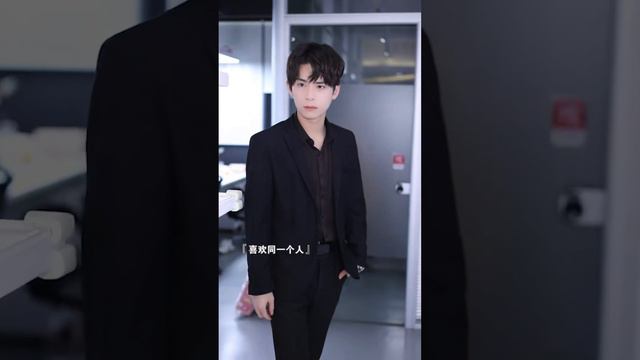 灰姑娘被小偷偷走東西，沒想到在路上遇到了霸道總裁，最後她成功將他繩之以法！ смотреть онлайн