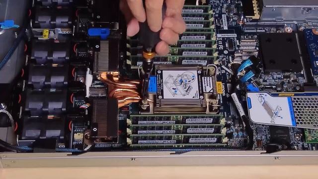 Lenovo ThinkSystem SR630 V3 removing a processor and heat sink смотреть онлайн