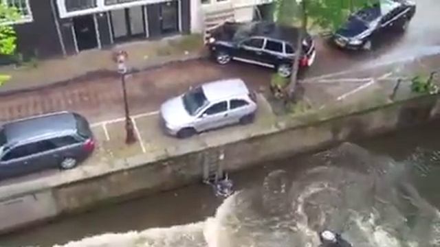 НЕУДАЧНАЯ ПОГОНЯ ВНЕДОРОЖНИКА ЗА КАТЕРОМ