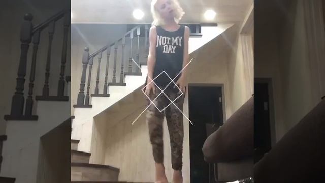 Шок девочка танцует лучше Егора Дружинина и Мегеля ! смотреть онлайн