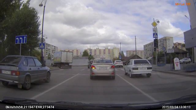 FILE7802 Тобольск улОктябрьская водитель четырки пытается научить сам нарушая смотреть онлайн