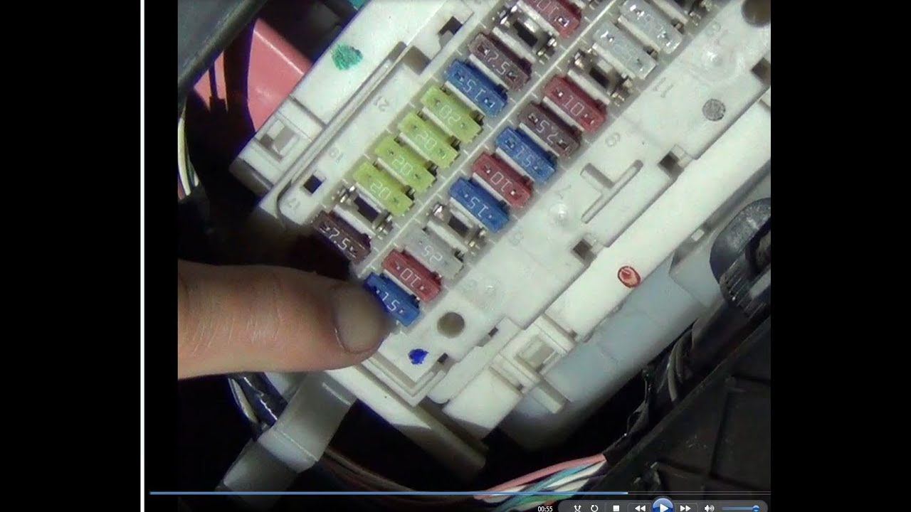 Замена предохранителя №13 обогревателя сидений в тойоте королла Е150 смотреть онлайн