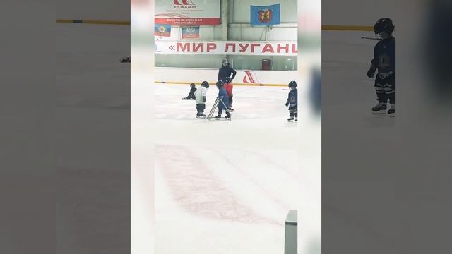 хоккей Луганск Ледовая арена #5_день_на_льду смотреть онлайн