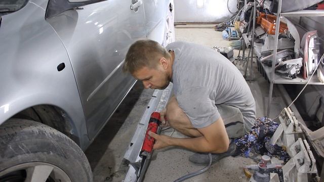 Как приклеить на герметик пороги если оторваны крепления. Также можно установить обвесы, спойлера смотреть онлайн