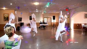 Танцы красивые девушки на празднике