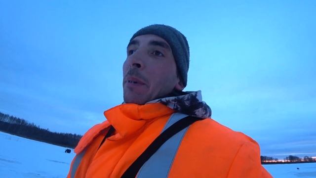 уехали зимой на рыбалку на ночëвку  в мороз! произошла не приятность!!