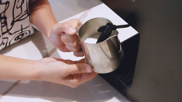 Delonghi ECP 31.21 & KG 521 Commercial Video смотреть онлайн