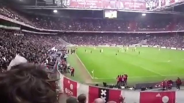 Болельщики Аякса поют песню Боба Марли смотреть онлайн