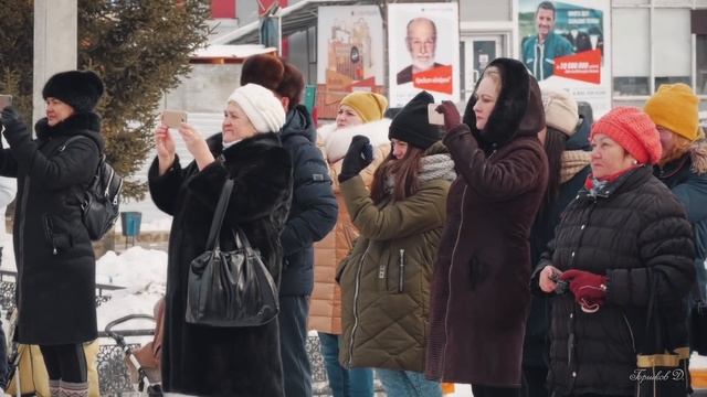 Танцевальный флешмоб в центре города под Газманова Dance flashmob in the city center under Gazmanov смотреть онлайн