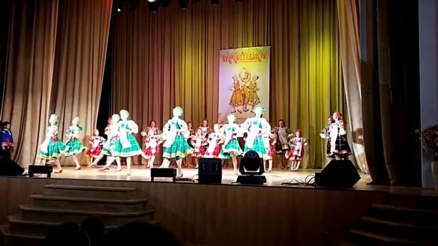 Улица широкая. Ансамбль Веснушки смотреть онлайн