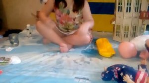 Маша делает детям укол