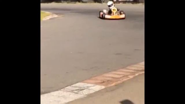 TeamDHRacing 93 karting control racing slides correction speed corner смотреть онлайн