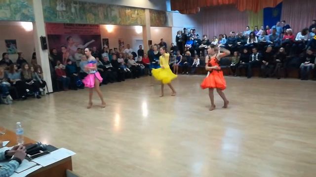 Танцуем джайв в новом жёлтом платье. смотреть онлайн