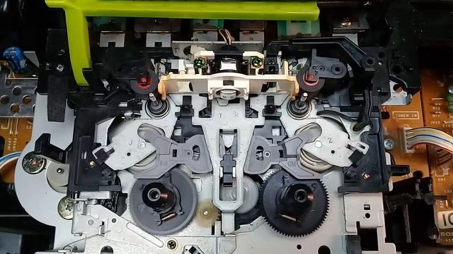 Auto-reverse Mechanics of Audio Cassette Corder in Action смотреть онлайн