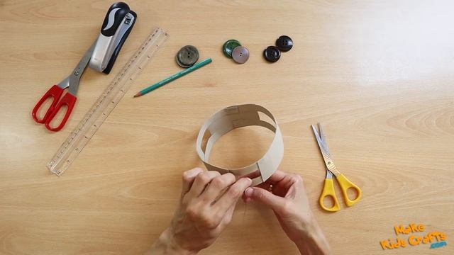 How to make an Easy Tambourine from Cardboard and Buttons? | Musical Instruments | Craft Ideas | DI смотреть онлайн
