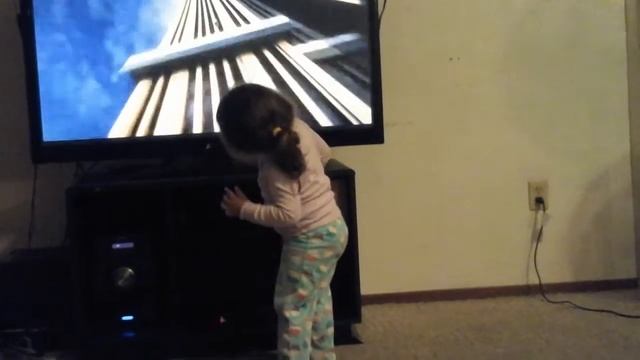 2 Year Old Returns With Crazy Frog смотреть онлайн