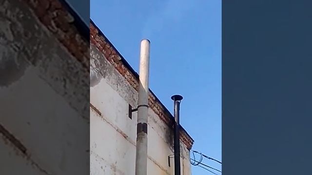 Дым из трубы от горения шин в пиролизном котле смотреть онлайн