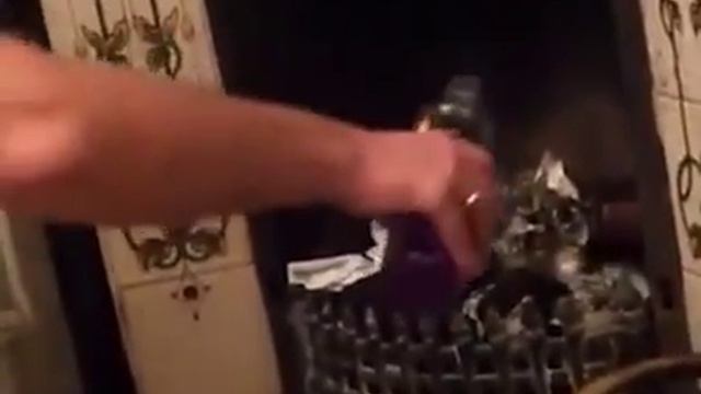 Как не надо разжигать камин или как устроить пожар за пол минуты смотреть онлайн