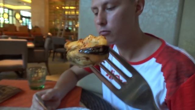 Обед в пятизвёздочном отеле. Вкусно почти как на улицах Китая смотреть онлайн