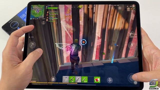 iPad Pro 2020 12.9 inch Fortnite Gameplay смотреть онлайн