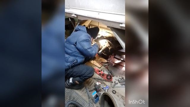 Плохо тормозят задние колеса на Митсубиси кантер. Одна из причин. смотреть онлайн