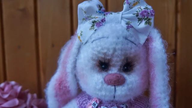 Зайки.Polirinka.Вязаные игрушки крючком. смотреть онлайн