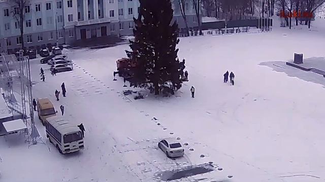 Установка главной городской Ёлки