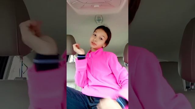 в машине включила музыку на всю смотреть онлайн