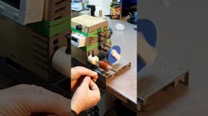 Первая и она же неудачная попытка намотки звукоснимателя на самодельной машинке.