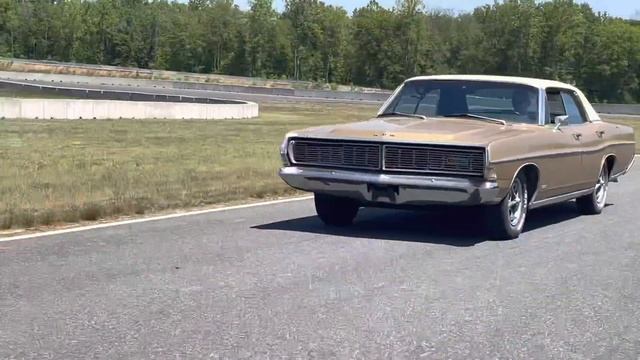 Trailer 1968 FORD on a Roadcourse, How good track car is it? смотреть онлайн