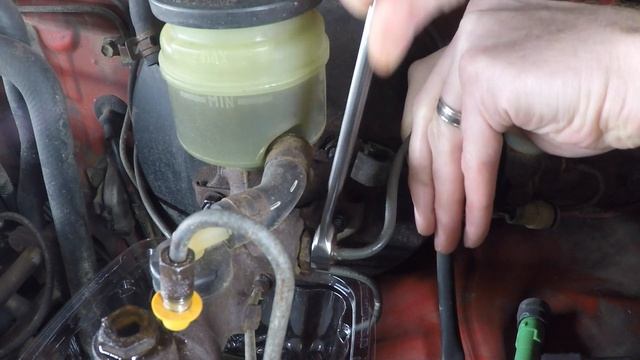 How To Remove A Rusty Brake Line Fitting смотреть онлайн