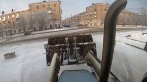 Погрузчик экскаватор TEREX.Погрузка снега.
