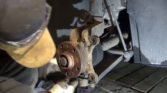 VW Touran. Меняем передние пружины. Часть 1.