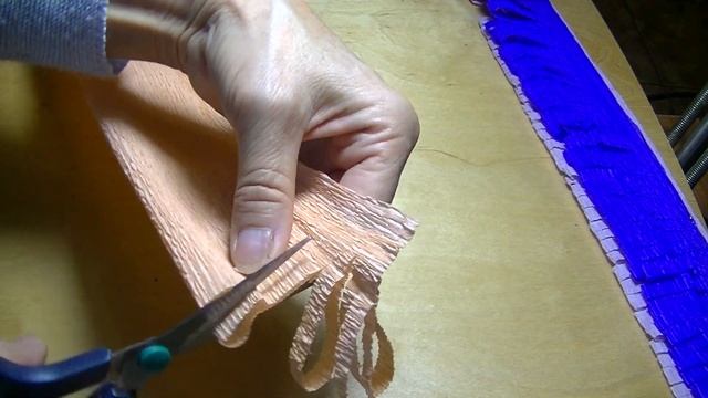 БУТОНЫ ЦВЕТОВ БЫСТРО И ПРОСТО ИЗ ГАФРИРОВАННОЙ БУМАГИ)))ПОДЕЛКИ САМОДЕЛКИ ))) смотреть онлайн