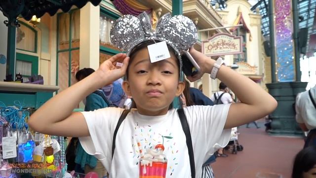 DISNEYLAND TOKYO смотреть онлайн