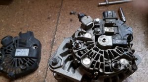 Мигнул значок АКБ-не затягивай ремонтируй генератор. Мигает значок АКБ на панели приборов