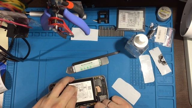 Замена АКБ Moto Z. Replace Battery. Как разобрать не повредив экран. смотреть онлайн