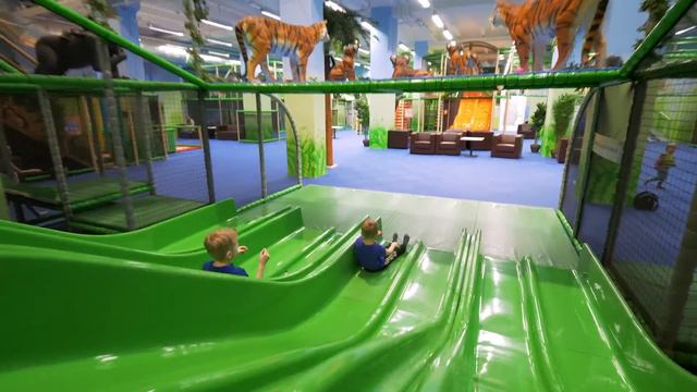 Fun at Leo's Lekland Indoor Playground for Kids смотреть онлайн