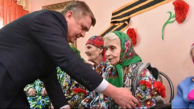 Михаил Исаковский - Русской женщине, читает Виктор Лавриненко смотреть онлайн