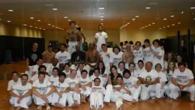 10 Años Abalou Capoeira смотреть онлайн