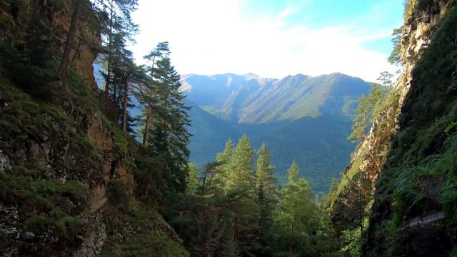 Водопад Шумка в 2,7к 60fps. Река Шумка. Теберда. Домбай. Карачаево-Черкесия. Кавказские горы. смотреть онлайн