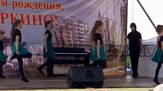 у нас не давно был день города и я хочу вам показать наше вуступление с ирландскими танцами!? смотреть онлайн