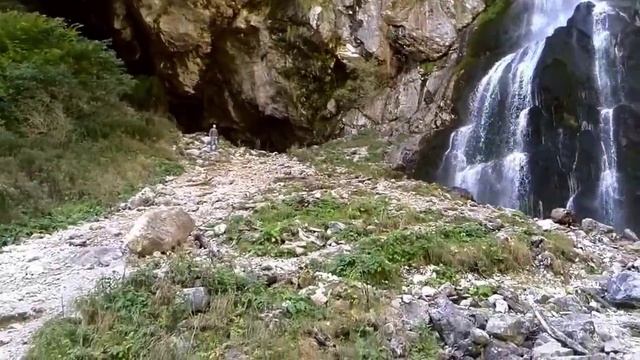 Водопад Гегский по дороге на озеро Рица . смотреть онлайн