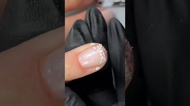 Френч стемпингом на коротких ногтях #shorts #frenchmanicure #manicuretutorial #nailtutorial смотреть онлайн