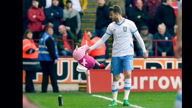 SAM WINNALL PIG THROWN AT HIM смотреть онлайн