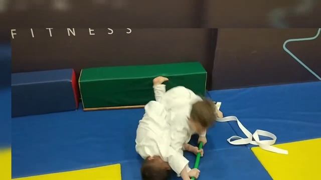 Айкидо для детей. Упражнение "Борьба за палку"! смотреть онлайн