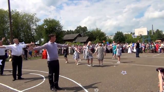 Зуевка. Шк. № 37. Фишка от выпускников разных лет на юбилее школы. смотреть онлайн